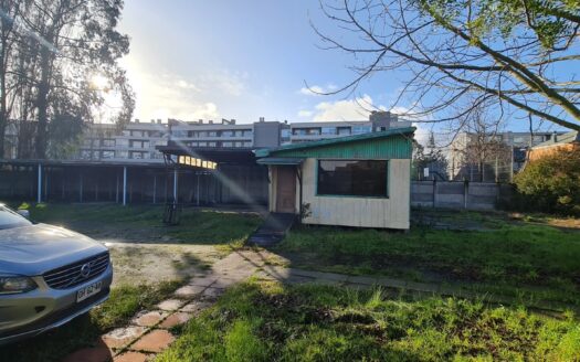 Amplio sitio en Huertos Familiares