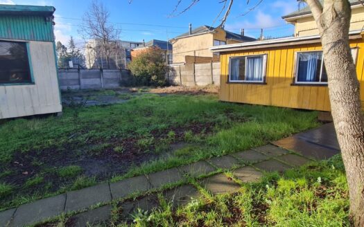 Amplio sitio en Huertos Familiares