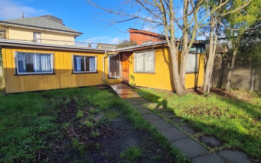 Amplio sitio en Huertos Familiares