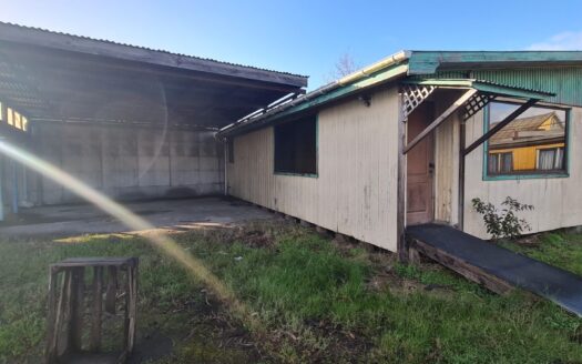 Amplio sitio en Huertos Familiares