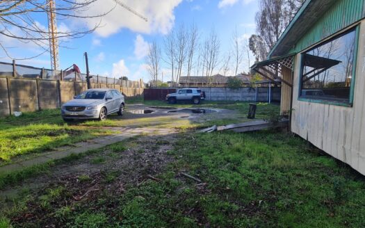 Amplio sitio en Huertos Familiares