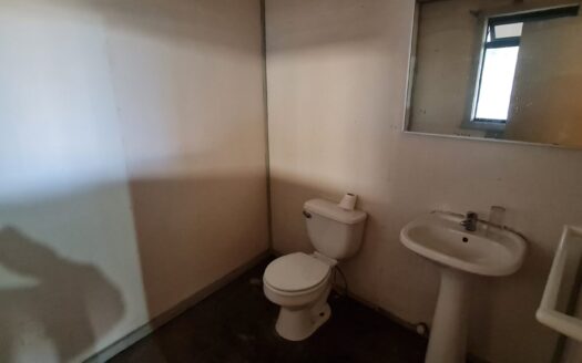 Amplio sitio en Huertos Familiares