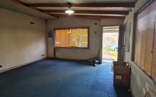 Amplio sitio en Huertos Familiares