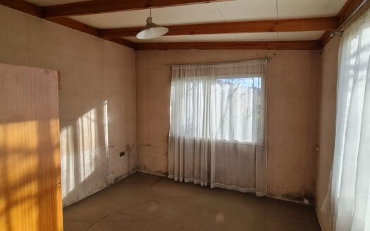 Amplio sitio en Huertos Familiares