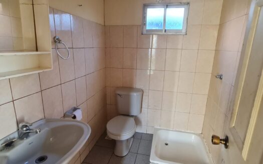 Amplio sitio en Huertos Familiares