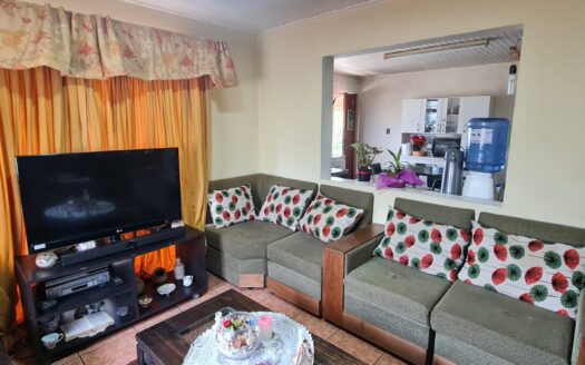 Amplia casa en Santa Juana