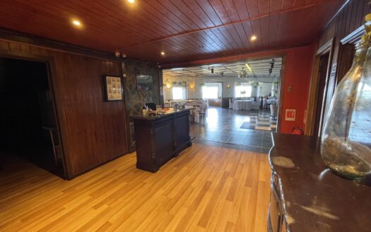 Amplio local comercial en Coronel