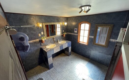 Amplio local comercial en Coronel