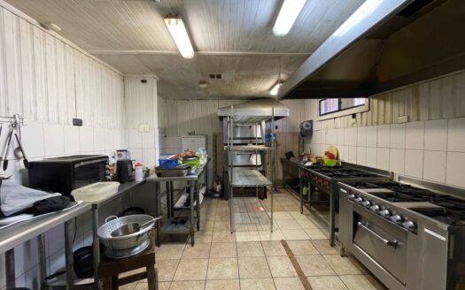 Amplio local comercial en Coronel