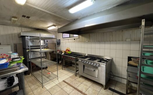 Amplio local comercial en Coronel