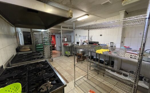 Amplio local comercial en Coronel