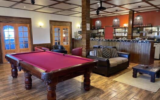 Amplio local comercial en Coronel