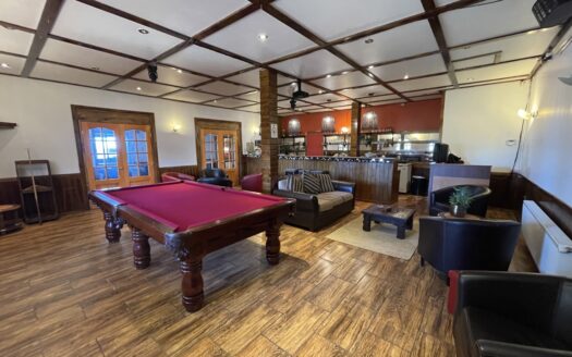 Amplio local comercial en Coronel