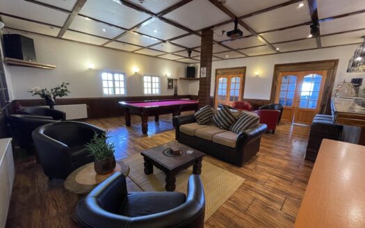 Amplio local comercial en Coronel