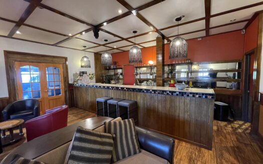 Amplio local comercial en Coronel