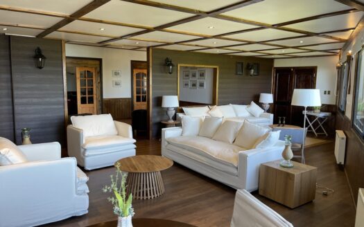 Amplio local comercial en Coronel