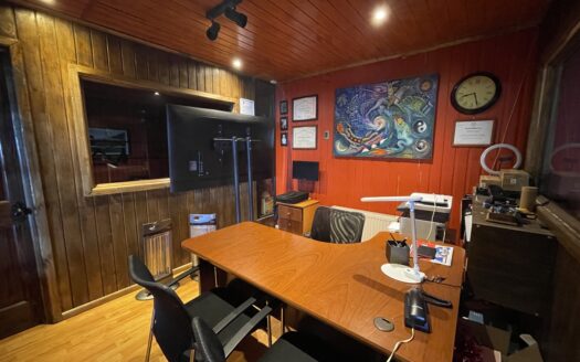 Amplio local comercial en Coronel