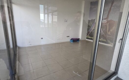 Se vende amplio departamento en Huertos Familiares
