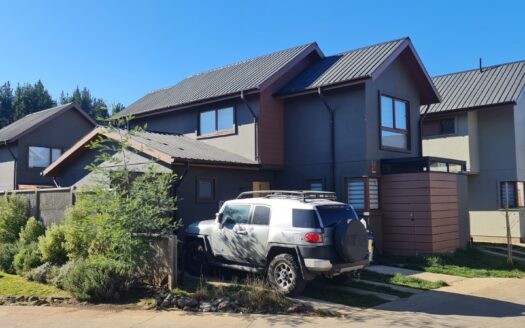 Se arrienda casa dentro de condominio en Los Ángeles