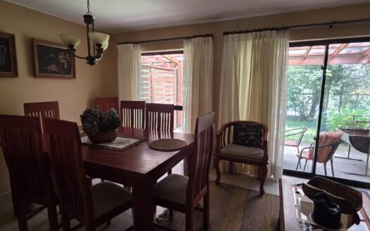 Se vende casa amoblada dentro de condominio en Pucón