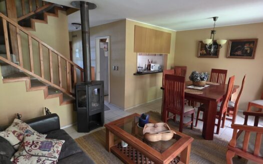 Se vende casa amoblada dentro de condominio en Pucón
